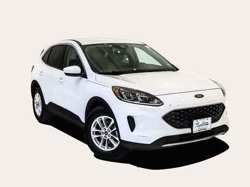 Used 2020 Ford Escape SE image 2
