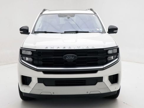 Used 2025 Ford Expedition Max Platinum w/ Platinum Ultimate Package AWD/4WD image 5