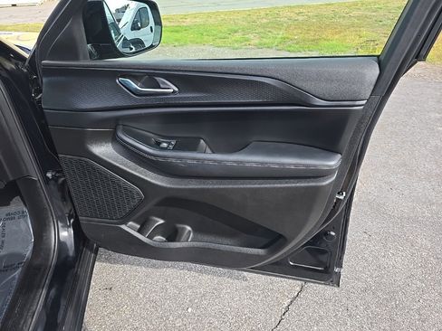 Certified 2025 Jeep Grand Cherokee Altitude image 10