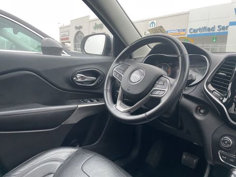 Used 2019 Jeep Cherokee Limited image 14