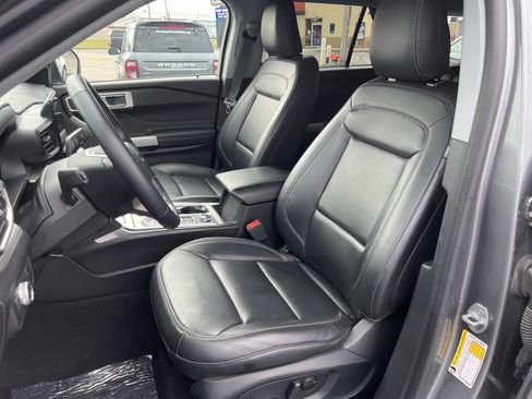 Used 2022 Ford Explorer XLT w/ Equipment Group 202A image 17