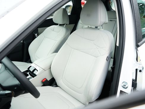 Used 2025 Hyundai Tucson SE image 14