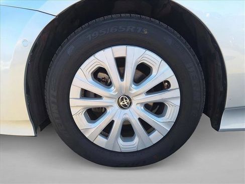 Certified 2019 Toyota Prius LE image 21