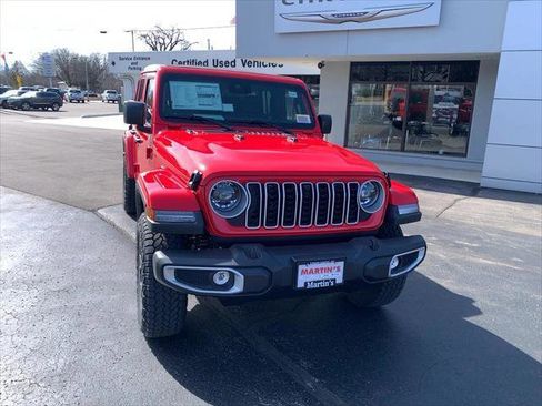 Used 2025 Jeep Wrangler Sahara image 3