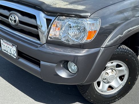 Used 2010 Toyota Tacoma PreRunner RWD image 3