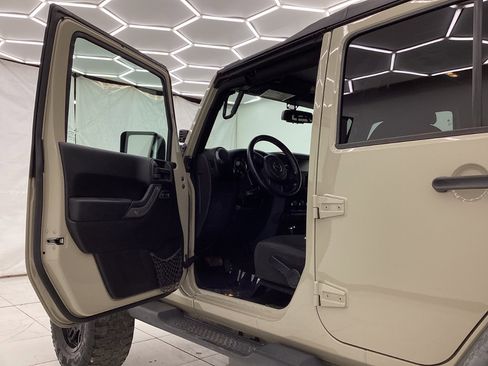 Used 2018 Jeep Wrangler Unlimited Sport S image 16