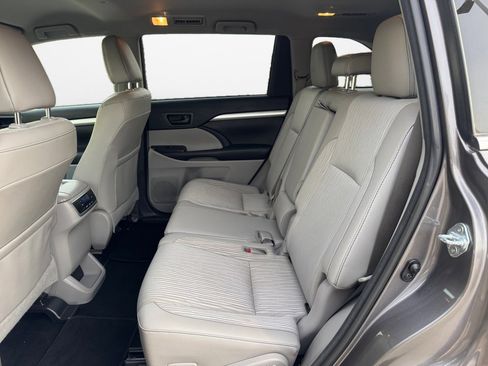 Used 2018 Toyota Highlander Plus image 15