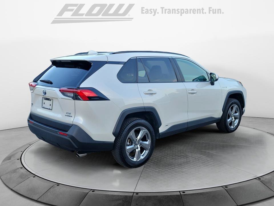 Used 2021 Toyota RAV4 XLE Premium AWD/4WD image 9