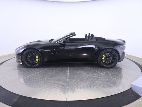 Used 2026 Aston Martin V8 Vantage Coupe RWD image 2