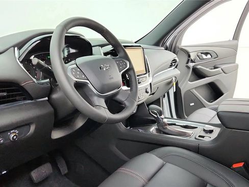 Used 2023 Chevrolet Traverse RS FWD image 50