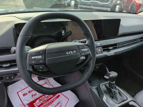 Used 2025 Kia K4 EX image 9