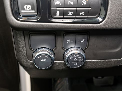 Used 2025 GMC Yukon Denali image 29