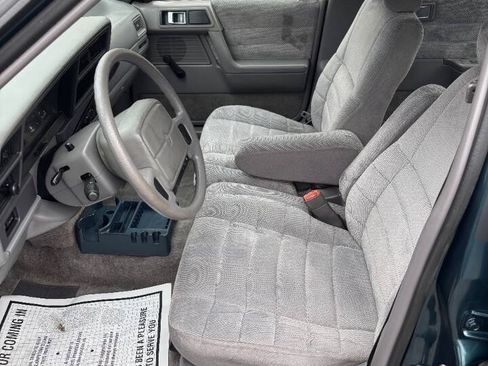 Used 1995 Plymouth Acclaim FWD image 9