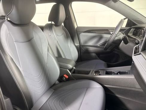 New 2026 Volkswagen Tiguan SE R-Line AWD/4WD image 13