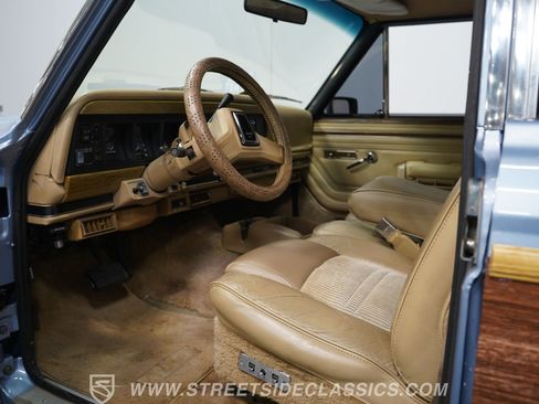 Used 1989 Jeep Grand Wagoneer AWD/4WD image 4