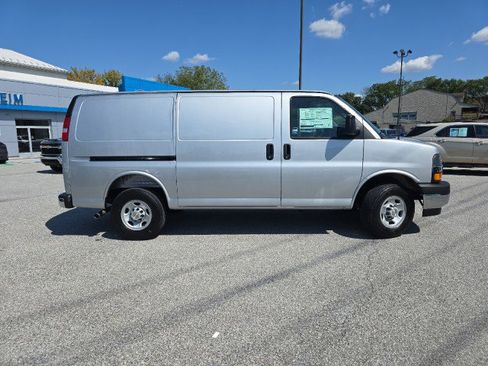 New 2025 Chevrolet Express 3500 w/ Driver Convenience Package image 11