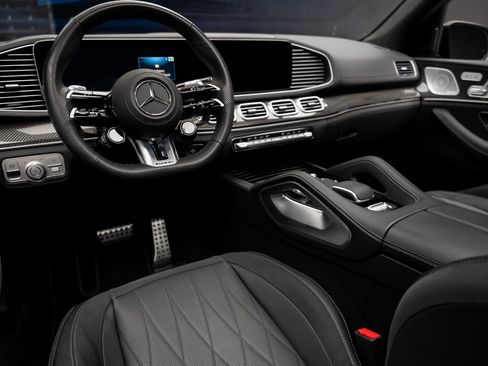 Used 2024 Mercedes-Benz GLS 63 AMG 4MATIC image 2