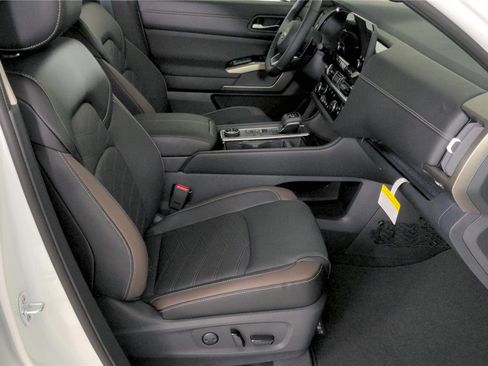 Used 2023 Nissan Pathfinder Platinum w/ Cargo Package AWD/4WD image 25