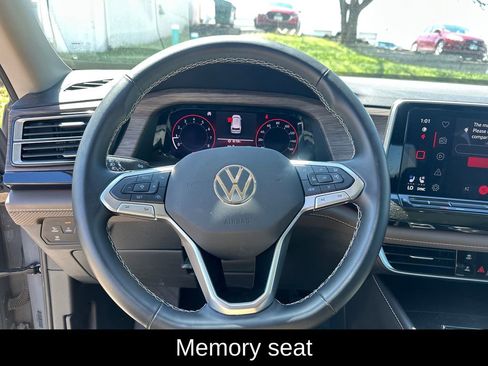 Used 2025 Volkswagen Atlas SEL image 12