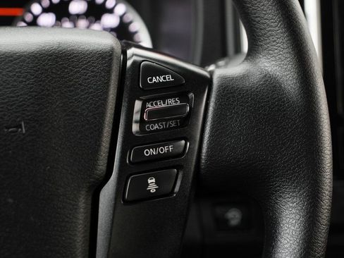 Used 2025 Nissan Frontier SV image 23