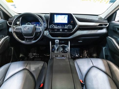 Used 2023 Toyota Highlander XLE AWD/4WD image 13