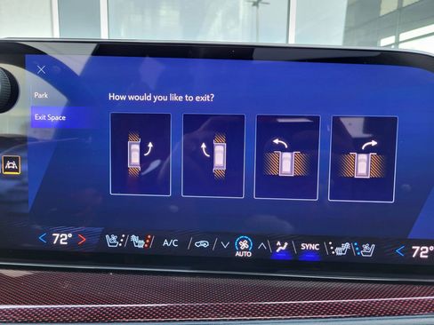 Used 2024 Chevrolet Traverse RS image 49