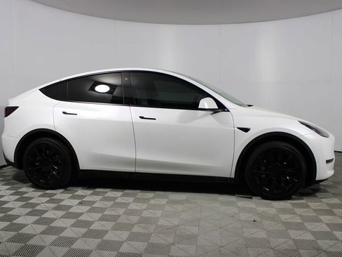 Used 2020 Tesla Model Y Long Range image 34