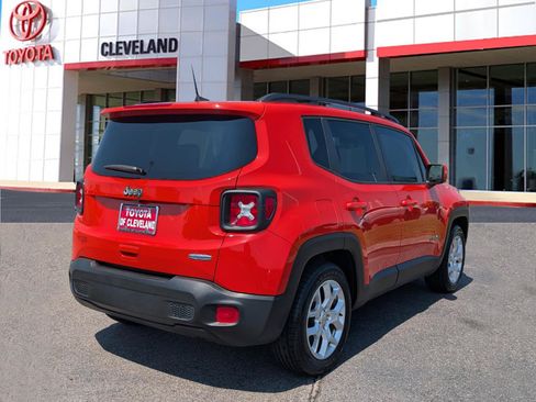 Used 2018 Jeep Renegade Latitude FWD image 7