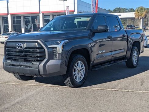 Used 2022 Toyota Tundra SR5 w/ SR5 Convenience Package image 7