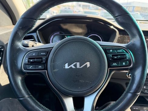 Used 2022 Kia Niro EX Premium FWD image 9