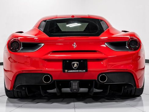 Used 2018 Ferrari 488 GTB image 4