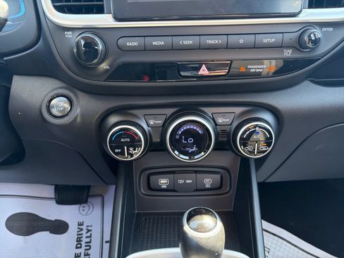 Used 2025 Hyundai Kona SEL FWD image 19