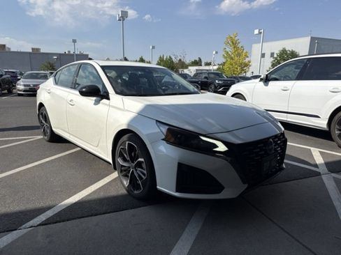 Used 2023 Nissan Altima 2.5 SR w/ SR Premium Package AWD/4WD image 2