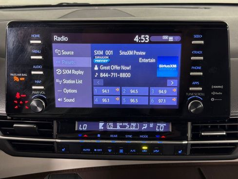 Used 2022 Toyota Sienna XLE FWD image 28