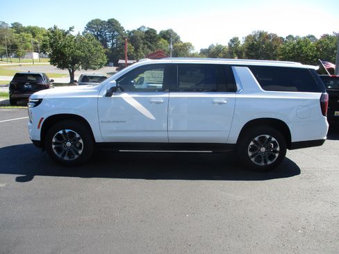 New 2026 Chevrolet Suburban LS image 6