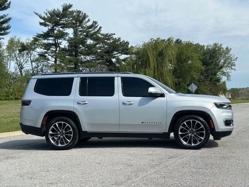 Used 2022 Jeep Wagoneer Series III w/ Premium Group I AWD/4WD image 8