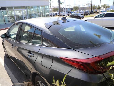 Used 2019 Toyota Prius Prime Premium w/ Carpet Mat Package image 6