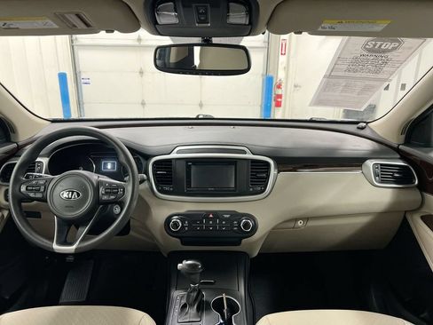Used 2017 Kia Sorento AWD image 10