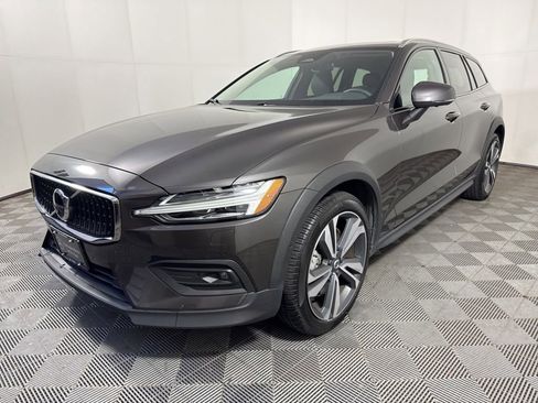 Used 2025 Volvo V60 B5 Cross Country Plus AWD/4WD image 11
