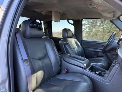 Used 2005 GMC Sierra 2500 SLT w/ Heavy-Duty Power Package image 16