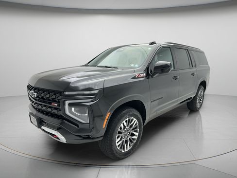 Used 2025 Chevrolet Suburban Z71 AWD/4WD image 6