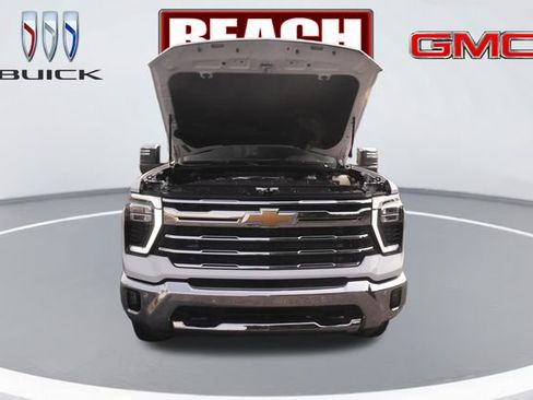 Used 2025 Chevrolet Silverado 2500 LTZ w/ LTZ Convenience Package AWD/4WD image 9