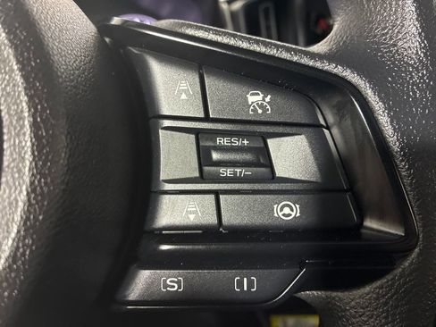 Used 2025 Subaru Crosstrek 2.0i Premium image 12