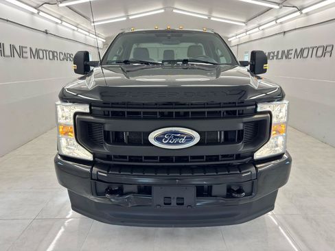 Used 2022 Ford F250 XL w/ Power Equipment Group AWD/4WD image 2