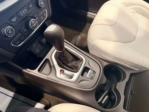 Used 2018 Jeep Cherokee Overland w/ Technology Group image 31