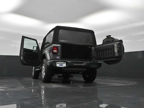 Used 2019 Jeep Wrangler Sport AWD/4WD image 36
