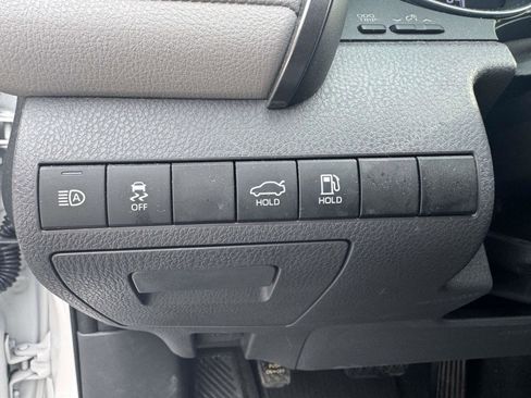 Used 2020 Toyota Camry LE w/ Carpet Mat Package image 18