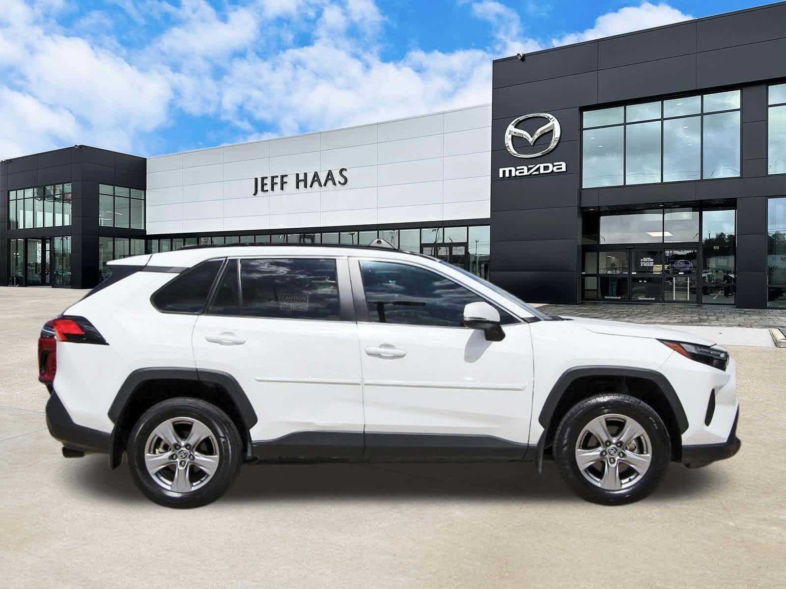 Used 2024 Toyota RAV4 XLE w/ Convenience Package FWD image 5