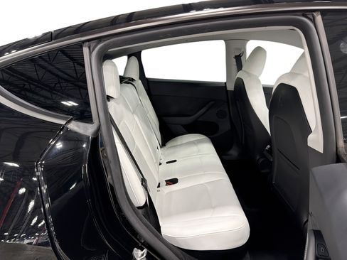 Certified 2023 Tesla Model Y Long Range AWD/4WD image 11