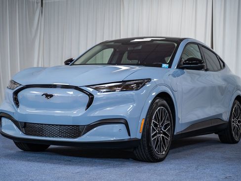 Certified 2025 Ford Mustang Mach-E Premium image 3